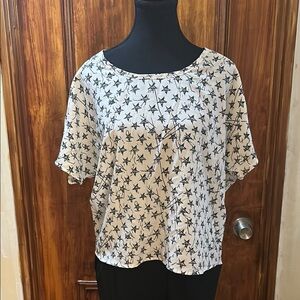 Forever 21 White and Blue Crop Blouse Short Sleeve